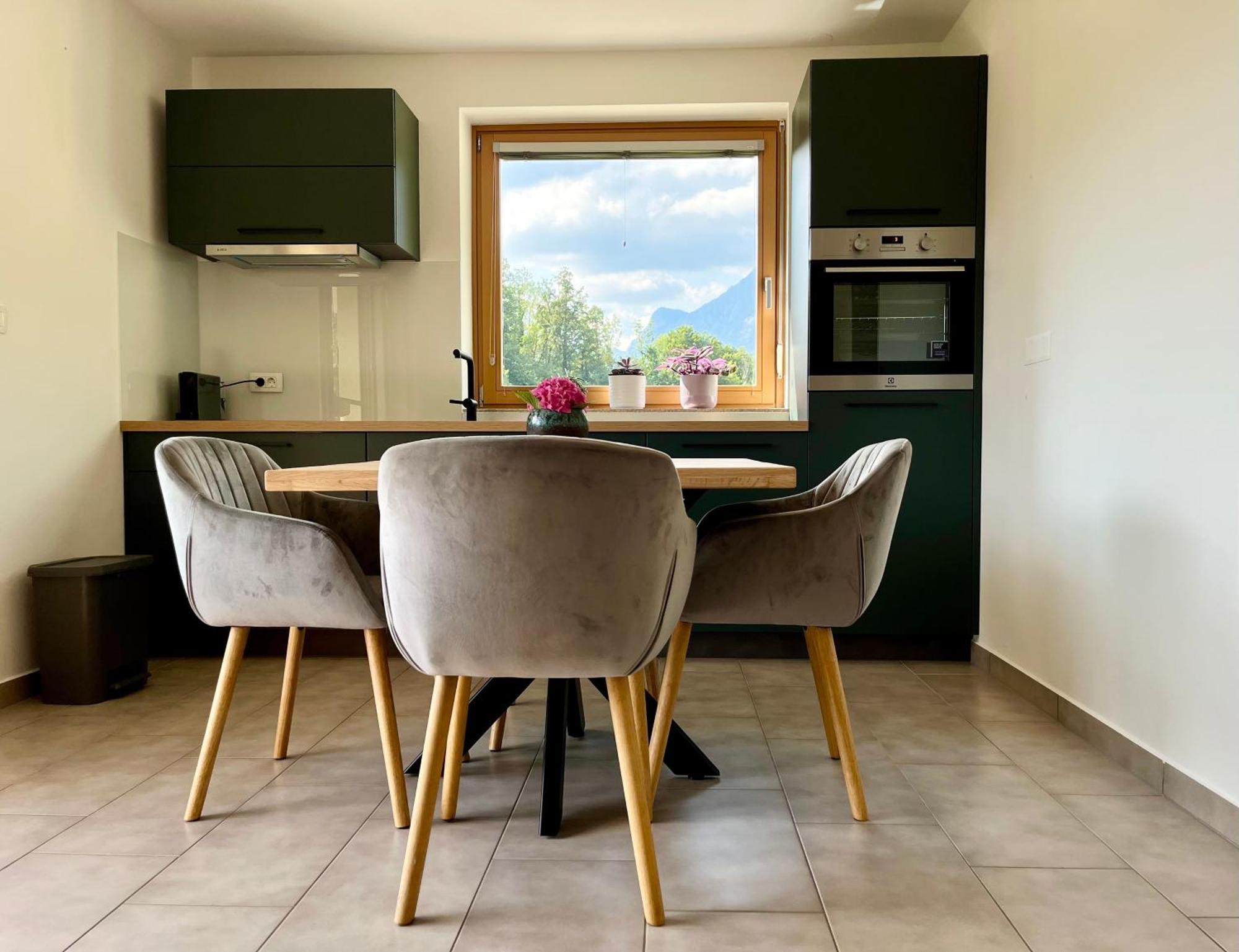 Cozy & Chic - Apartment With A Private Patio Кобарід Екстер'єр фото